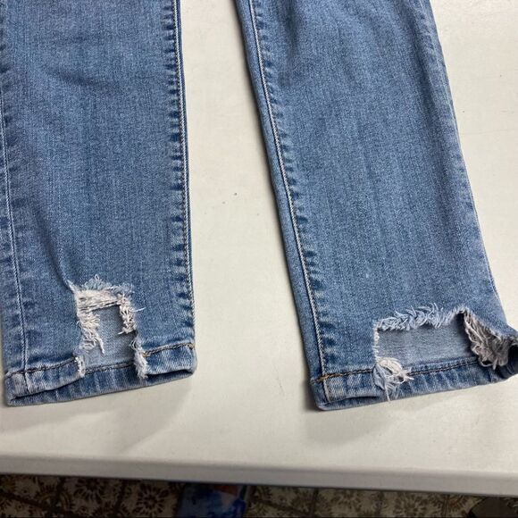 SNEAK PEEK Women’s (Juniors) High Rise Distressed Jeans Size 5 Blue - Picture 12 of 12